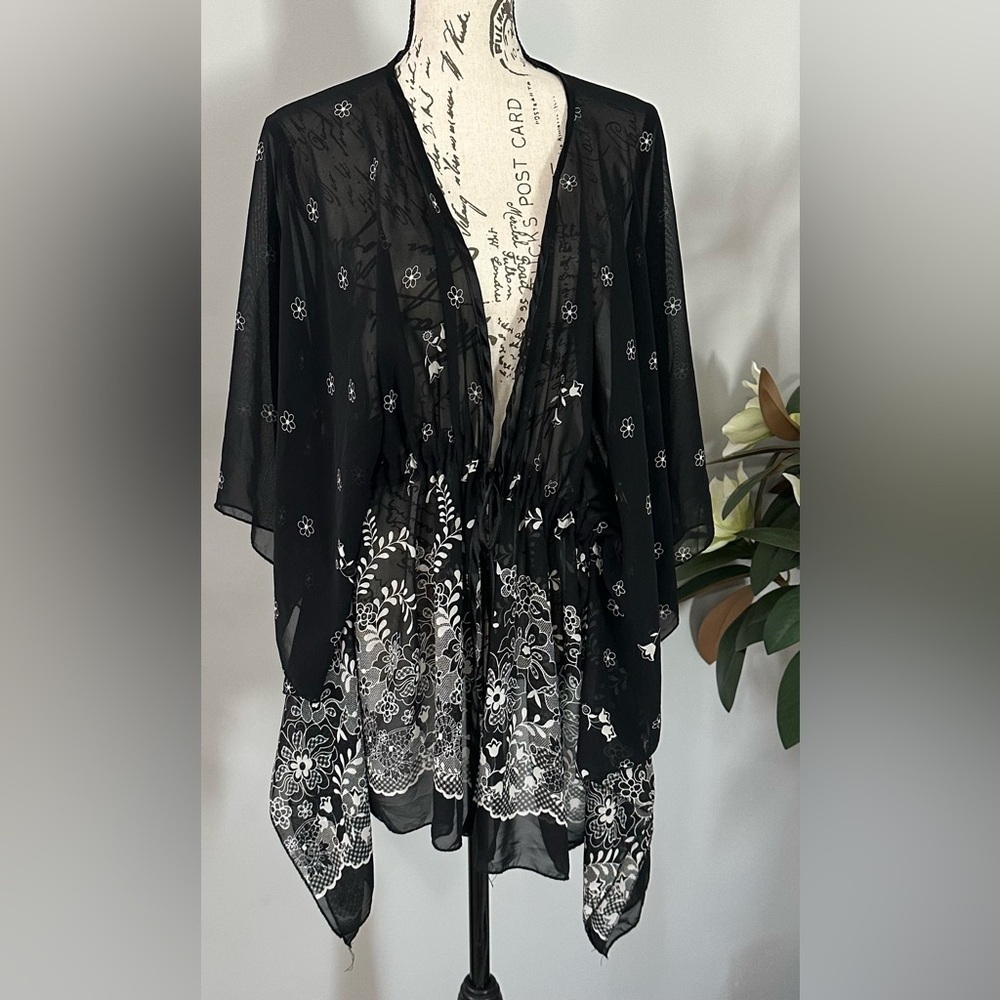 🖤 Elegant Black Floral Kimono Cardigan - Gemeni 🖤 - Picture 2 of 12